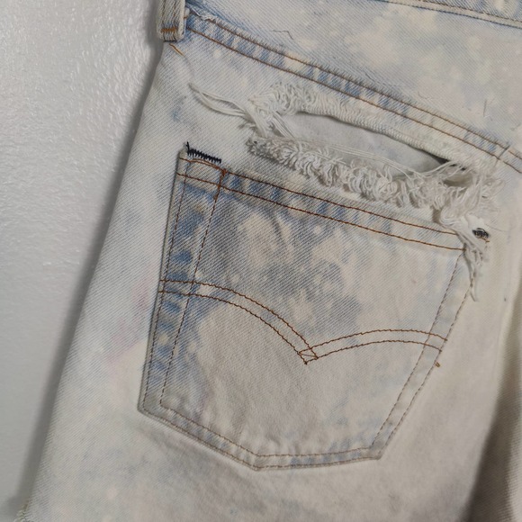 Vtg 70s Levi's Shorts Womens 28 501 Cut-Off Button Fly Bleach Wash Distressed - Picture 8 of 10